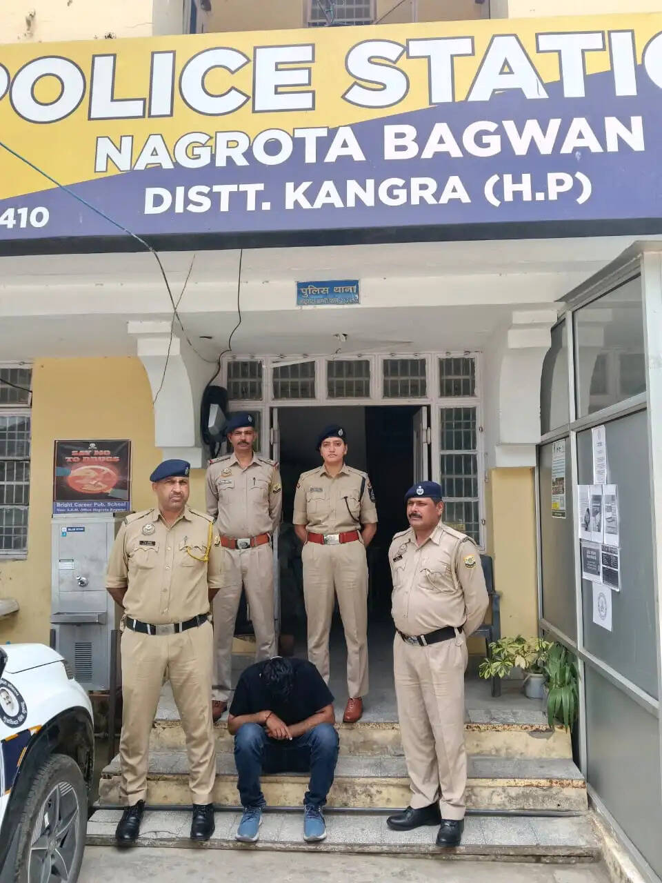 नगरोटा में क्लिनिक की आड़ में चल रहा था प्रतिबंधित दवाएं बेचने का धंधा, छापेमारी में 1268 प्रतिबंधित टेबलेट बरामद, आरोपी गिरफ्तार