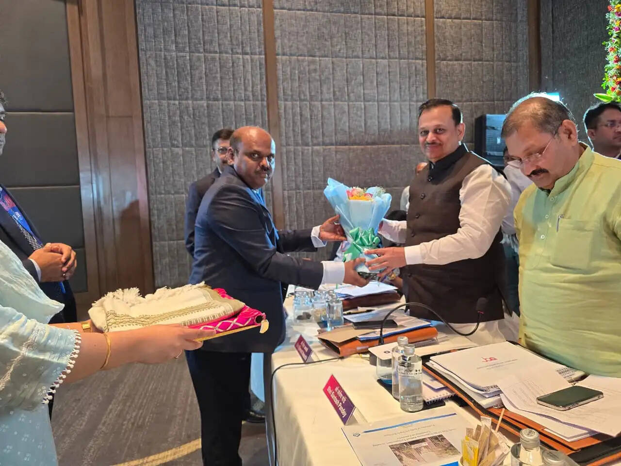 सर्राफा उद्योग के सुझावों को संसदीय समिति के समक्ष रखा : रमेश अवस्थी