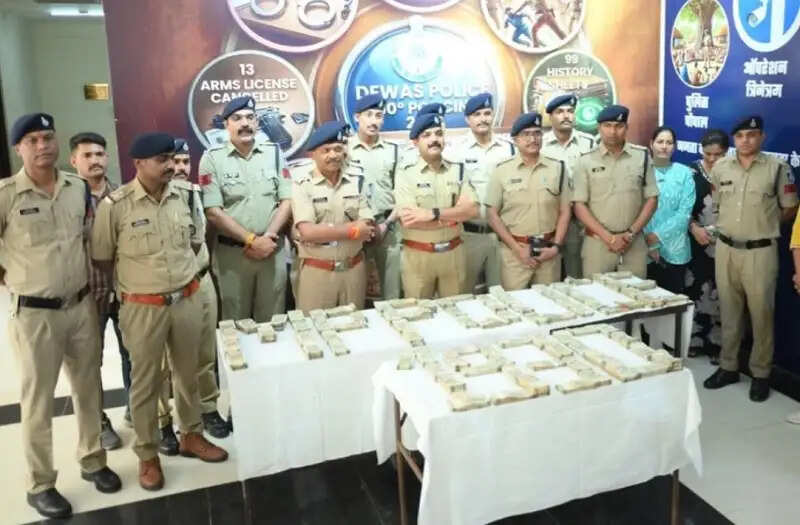 ई जीरो एफआईआर अंतर्गत देवास पुलिस की बड़ी कार्रवाई, 12 साइबर ठग गिरफ्तार