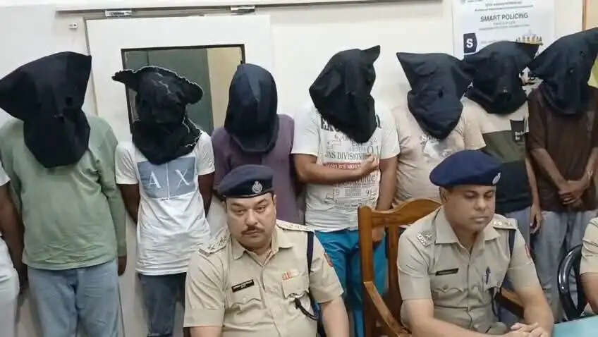नामी मल्टीनेशनल आईटी कंपनी की नौकरी छोड़ साइबर ठगी में उतरा युवक, चंदननगर पुलिस ने 12 आरोपितों को दबोचा