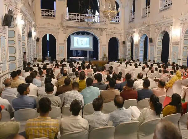 जन भवन में शहीद दिवस और डॉ. राम मनोहर लोहिया जयंती पर कार्यक्रम आयाेजित