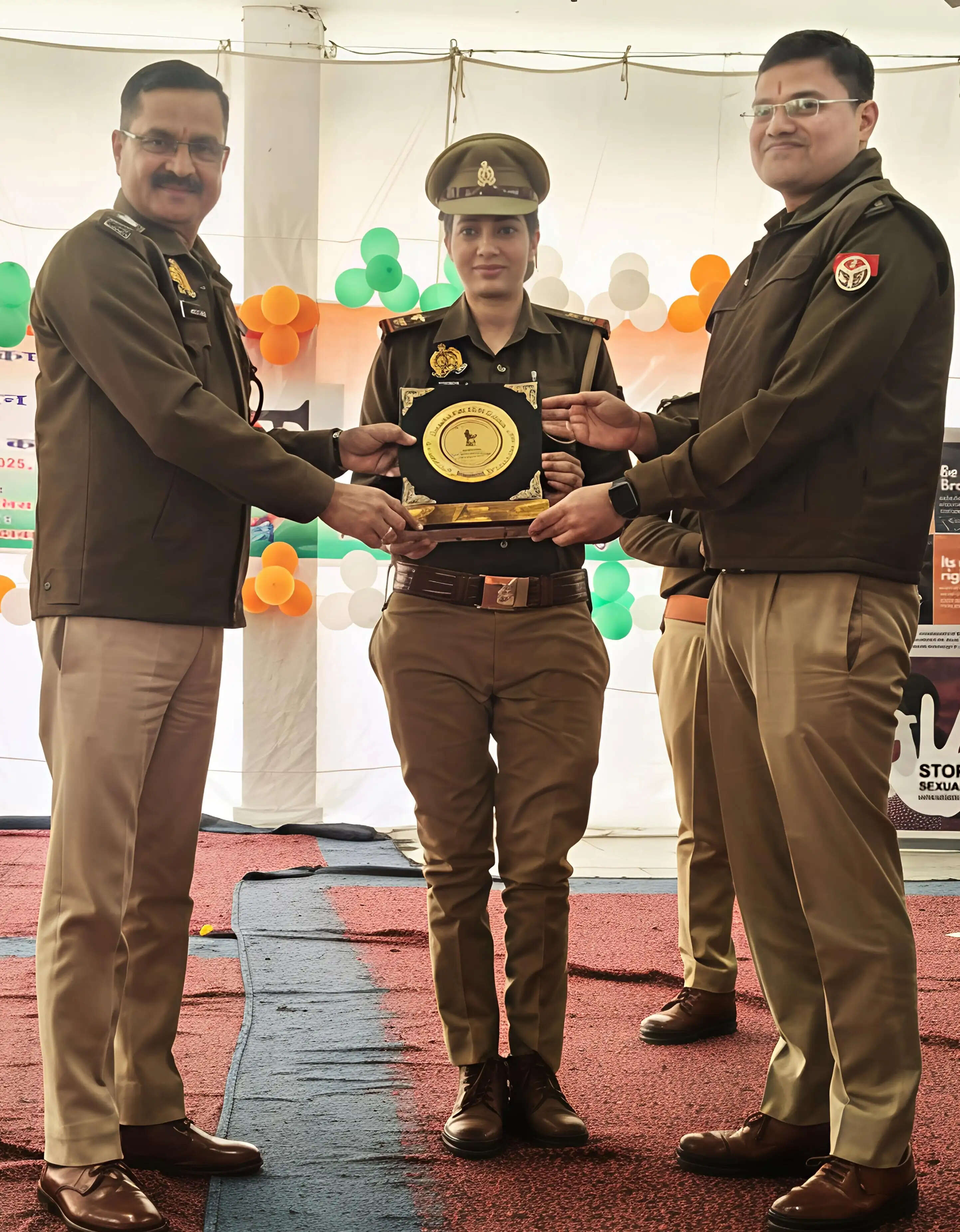 मुरादाबाद : बेटियों की ढाल बनीं शोहदों पर शिकंजा कसने वाली एसआई समीक्षा ठाकुर सम्मानित