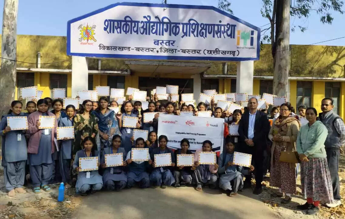 आईटीआई बस्तर में प्रशिक्षणार्थियों को मिला महिंद्रा प्राइड क्लासरूम का प्रशिक्षण