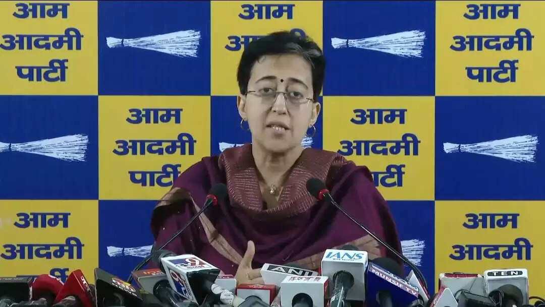 आतिशी ने किया किराड़ी में सामुदायिक भवन का शिलान्यास, बोलीं नहीं रुकेगा विकास