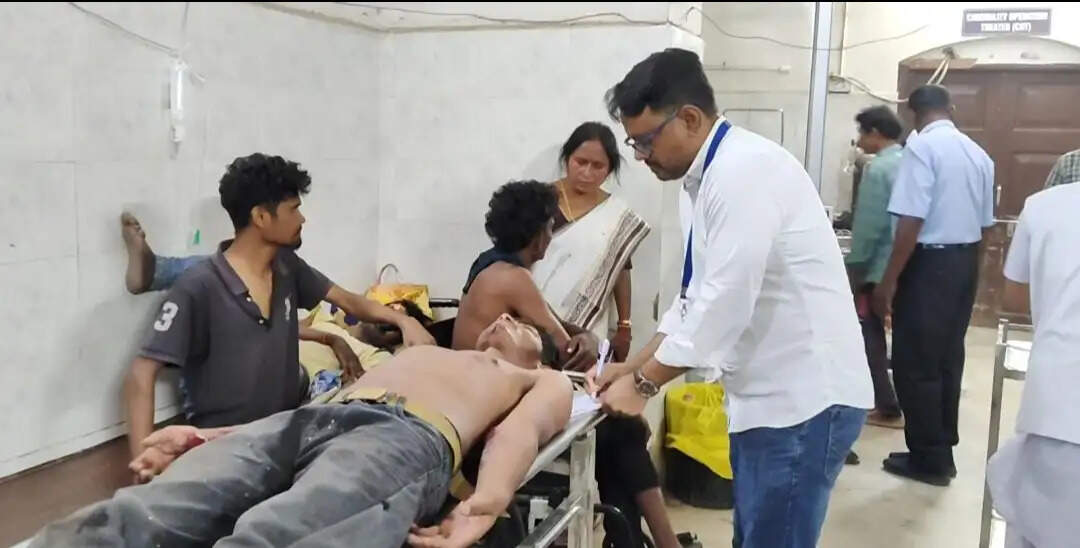 जांगीबुरु में ट्रैक्टर पलटने से 16 घायल, तीन की हालत गंभीर