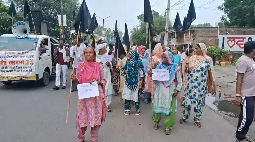 पंजाब बंद का कई जिलों में व्यापक असर, सफाई कर्मियों का सरकार के विरूद्ध प्रदर्शन