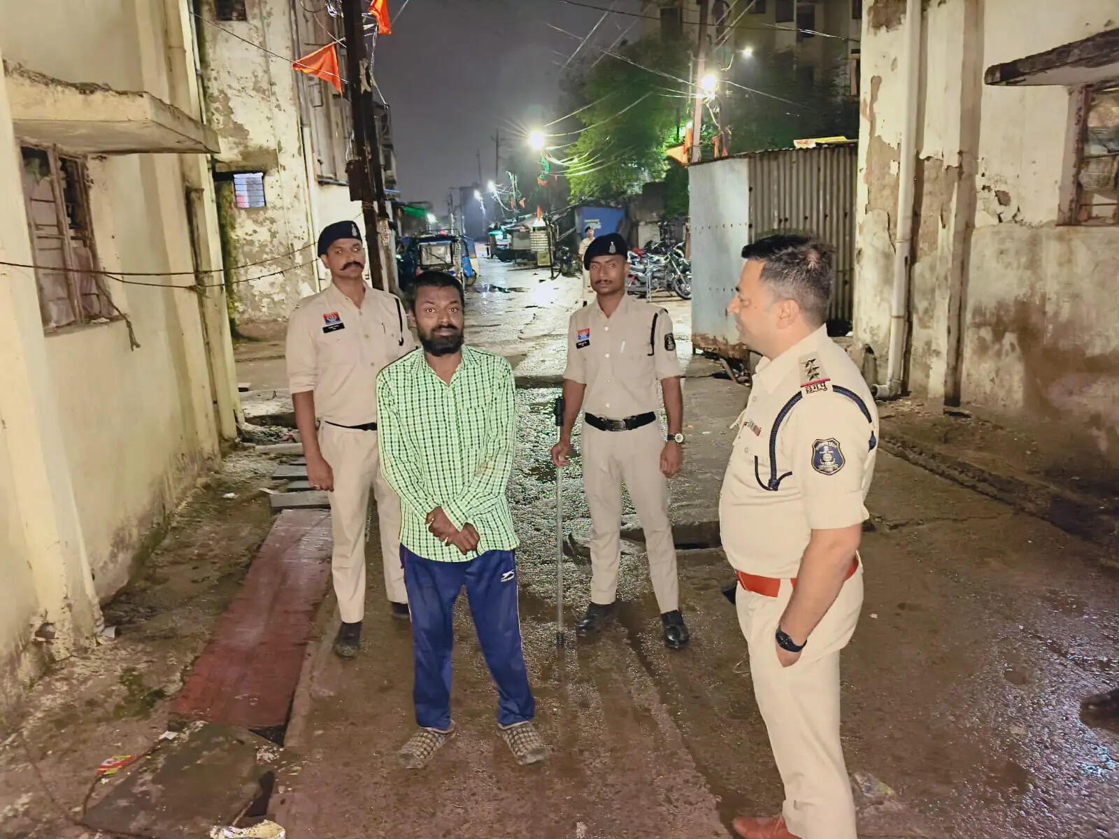 अपराधियों की धरपकड़ अभियान में तेजी, पश्चिम पुलिस ने 134 लोगों पर की कार्रवाई