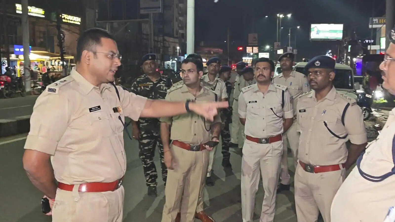 एसएसपी राकेश रंजन ने देर रात रांची के संवेदनशील इलाकों का किया औचक निरीक्षण