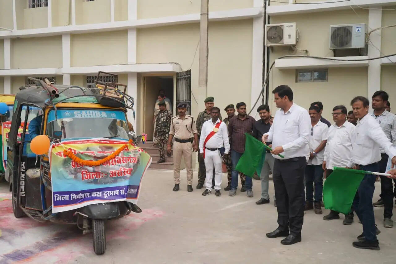 गर्मी में पेयजल संकट से बचने के लिए डीएम ने नौ चापाकल मरम्मती दल को किया रवाना