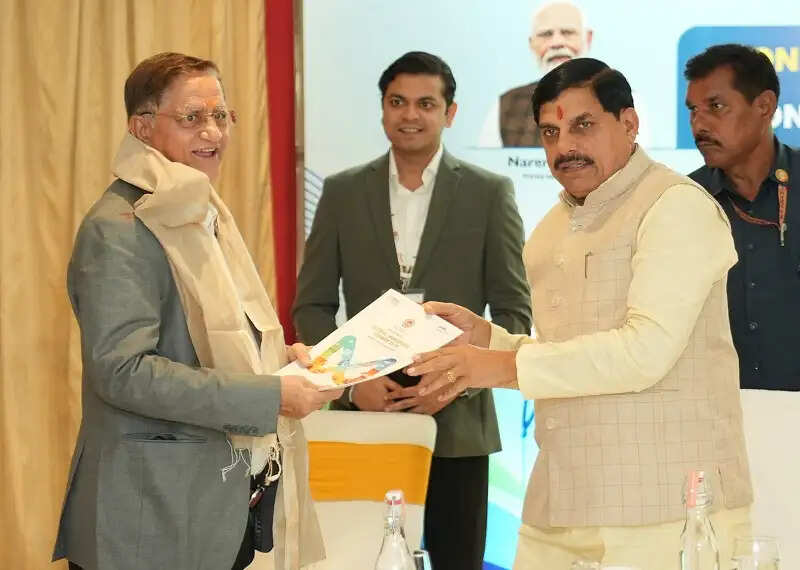 मप्र के मुख्यमंत्री ने मुम्बई में वस्त्र, उच्च शिक्षा, उर्वरक व फार्मा क्षेत्र के उद्योगपतियों से की वन टू वन चर्चा