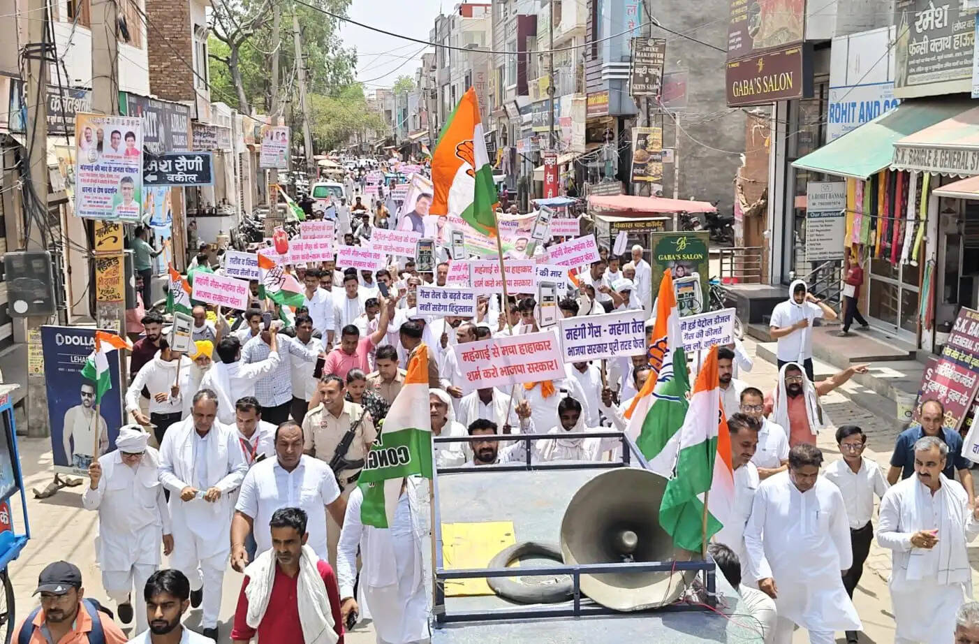 जींद : पेट्रोलियम पदार्थाें की बढ़ती कीमतों के विरुद्ध कांग्रेस ने किया प्रदर्शन