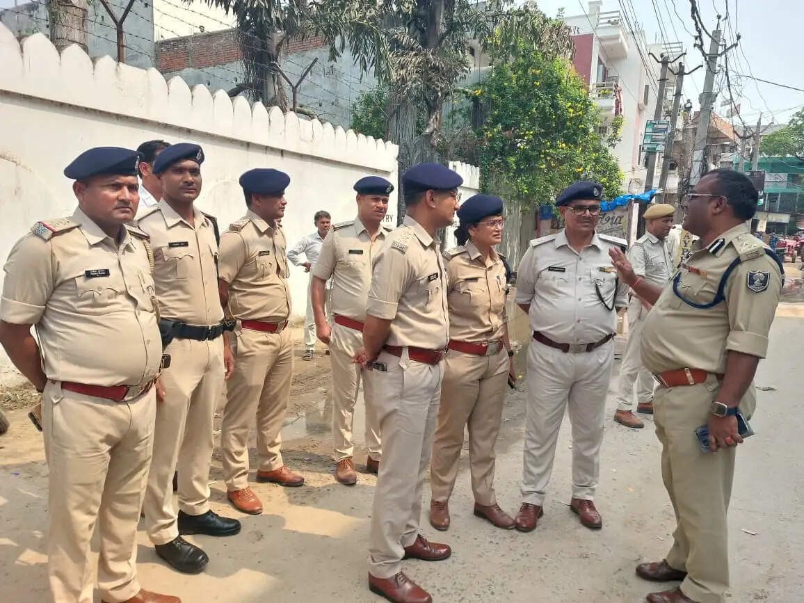 सीवान में आरजेडी विधायक ओसामा शहाब के ठिकानों पर पुलिस का छापा