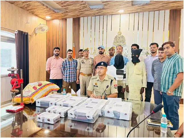 नदी किनारे चल रही अवैध असलहा फैक्ट्री का भंडाफोड़, दो शातिर गिरफ्तार