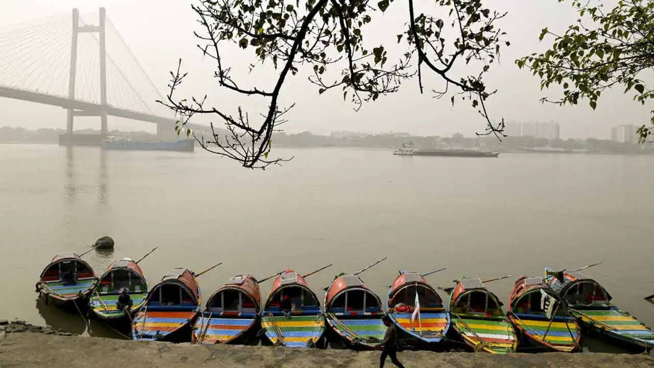 बंगाल की खाड़ी में बन रहा निम्न दबाव, कोलकाता सहित दक्षिण बंगाल में हल्की बारिश के आसार