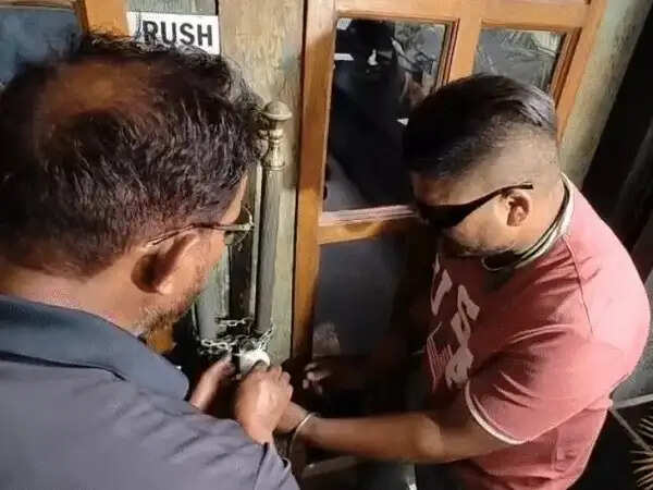 भोपाल में आवासीय भवनों में कमर्शियल गतिविधियों पर सख्ती, 15 से अधिक दुकानें-होटल सील
