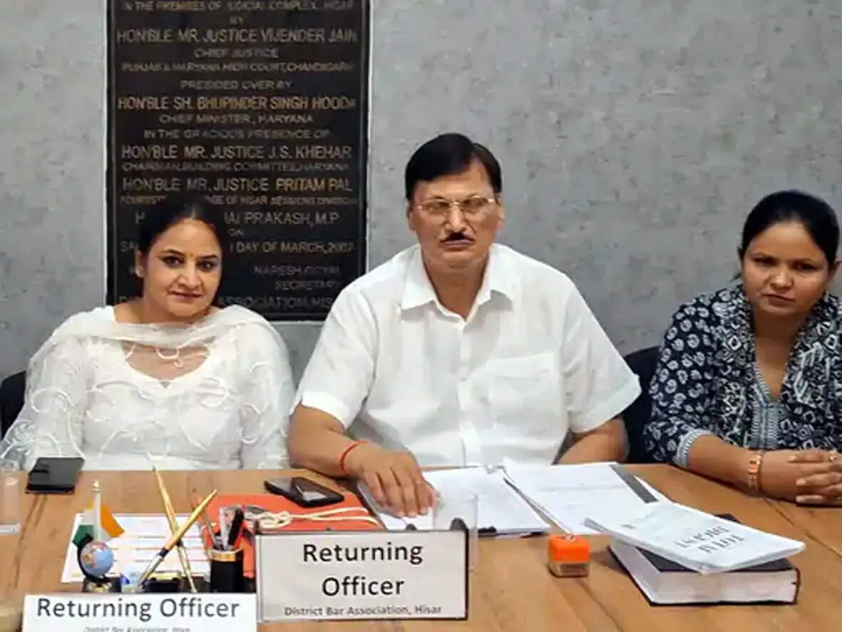 हिसार : बार काउंसिल ऑफ इंडिया ने रिटर्निंग अधिकारी दलीप जाखड़ को किया सस्पेंड