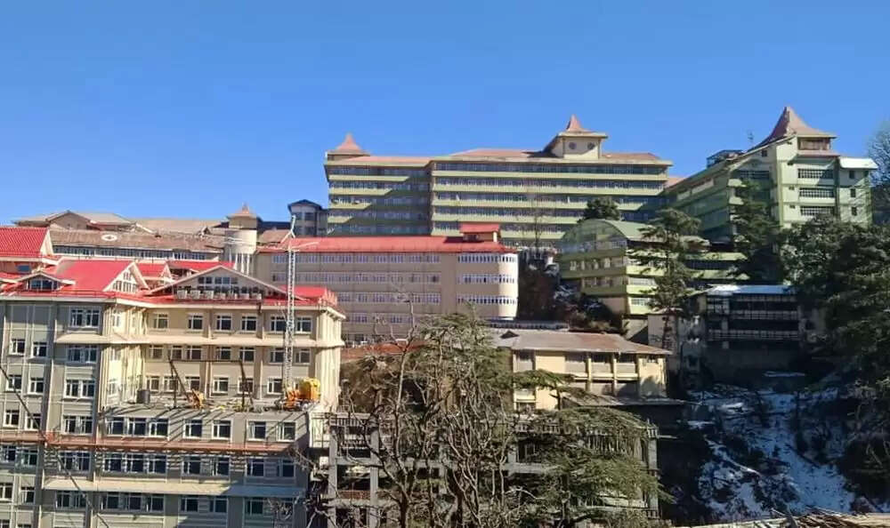 हिमाचल में वेतन स्थगन पर डॉक्टरों का विरोध, सरकार को चेतावनी