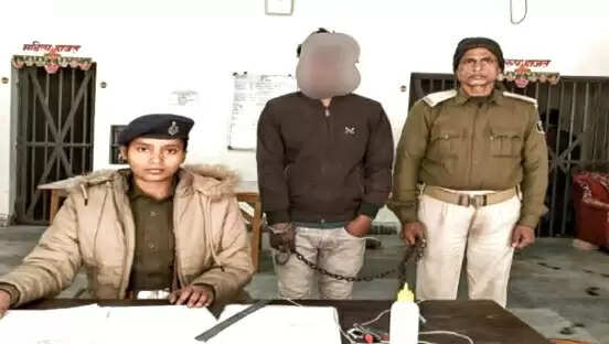 पुलिस ने चोरी के मोटरसाइकिल के साथ एक शातिर चोर को किया गिरफ्तार