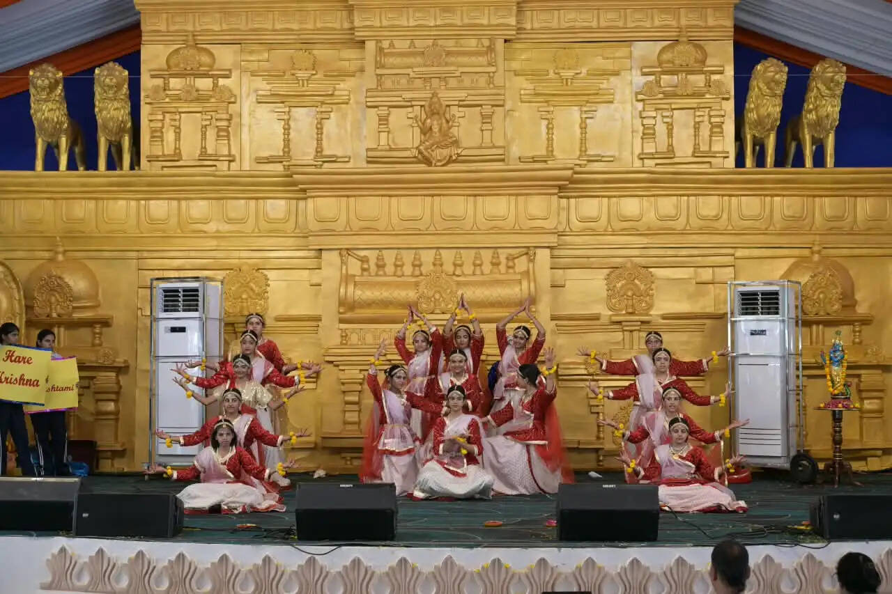 गुप्त वृंदावन धाम : जेन-जेड और जेन-अल्फा ने कृष्ण भक्ति में सजाया संस्कृति का रंग