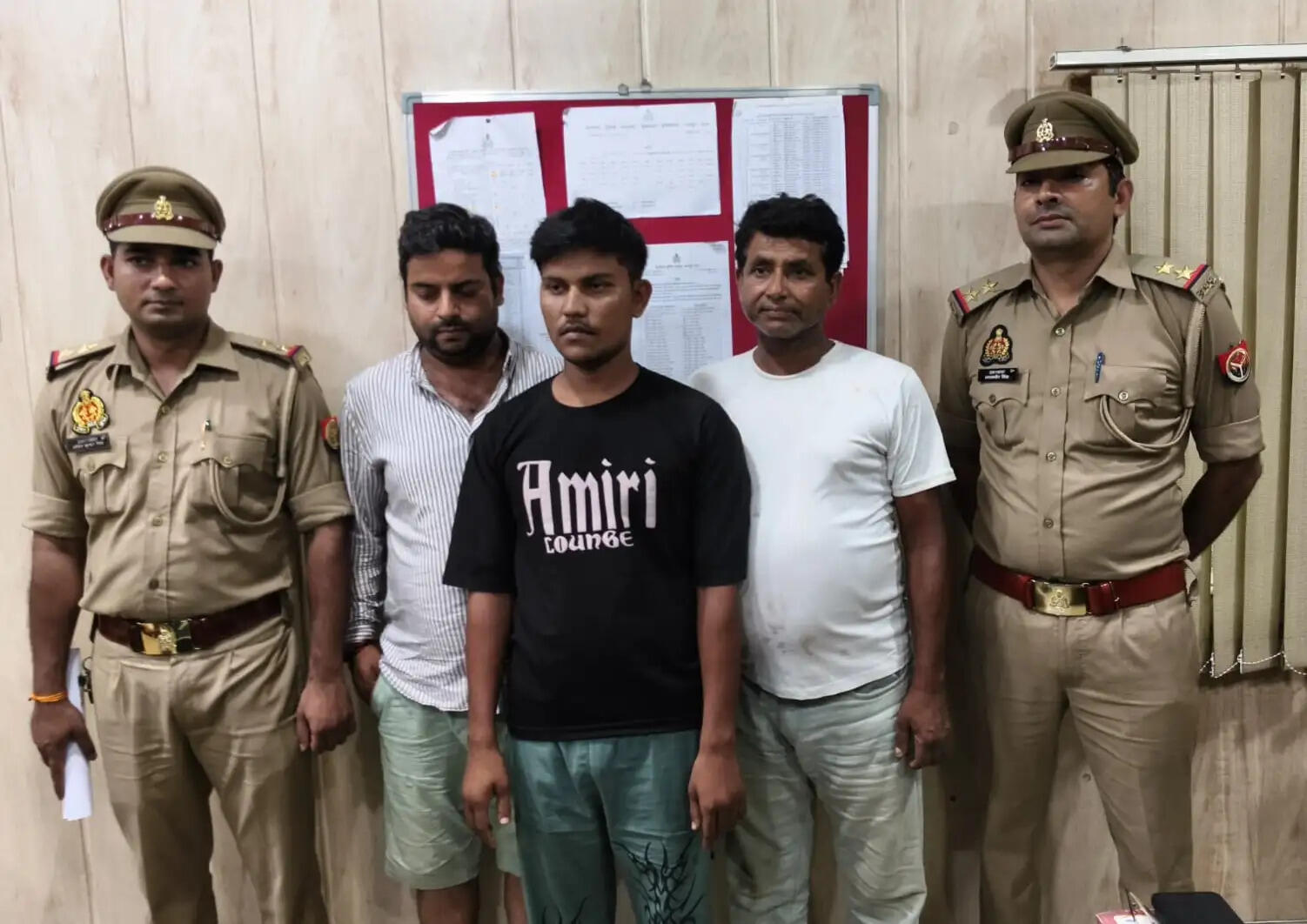 कानपुर नगर: ज्वैलर्स की दुकान से 60 लाख रुपये की ज्वैलरी की चोरी का खुलासा, दंपती समेत चार गिरफ्तार
