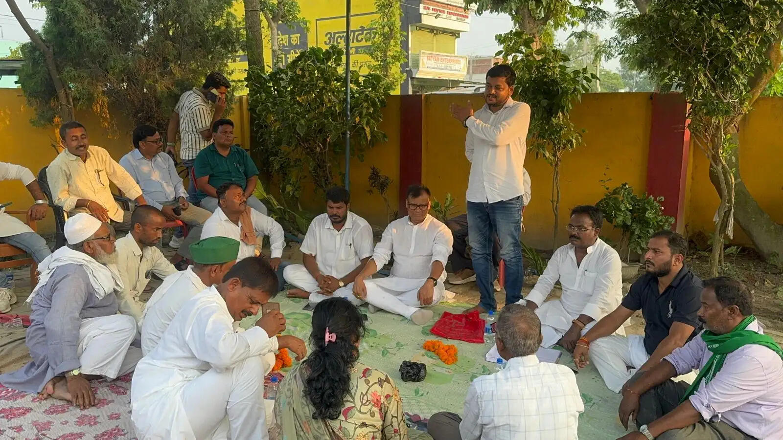 धरना कार्यक्रम की तैयारी को लेकर राजद जिला कार्यालय में हुई बैठक