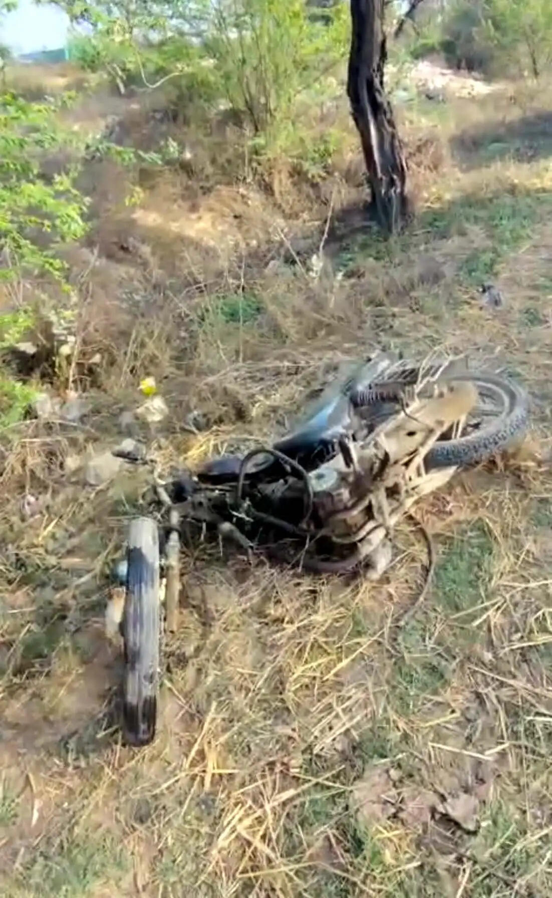 हिसार : कार व बाइक की टक्कर, कार सवार दो युवकों की मौत, दो अन्य घायल