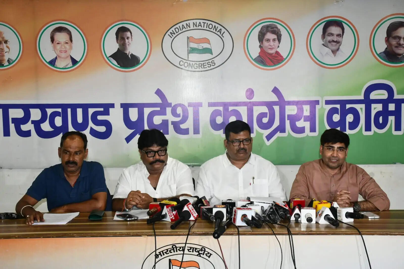 देश में 15 राज्यों के भीतर 41 पेपर लीक से 1.4 करोड़ छात्रों का भविष्य लटका अधर में : कांग्रेस
