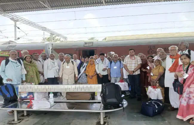 नारनौलः सोमनाथ दर्शन कर लौटे श्रद्धालु, सरकार की व्यवस्थाओं की सराहना