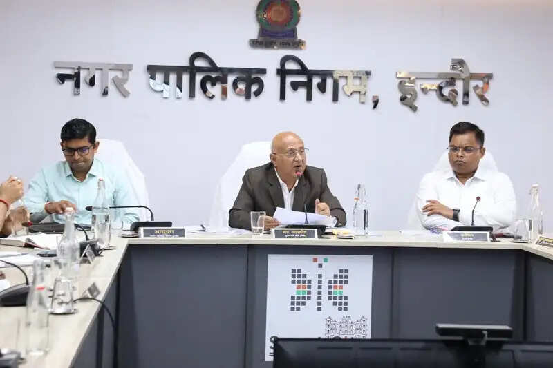 हेलमेट और सीट बेल्ट जैसे सुरक्षा उपाय जीवन रक्षा के सबसे सरल और प्रभावी माध्यम : न्यायमूर्ति अभय मनोहर सप्रे
