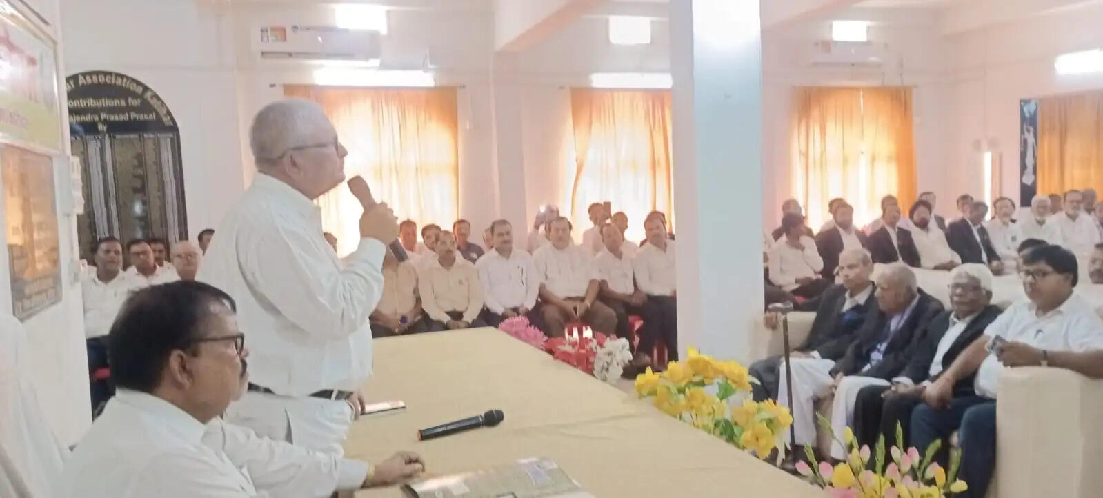 अधिवक्ता गुड्डू अंसारी की हत्या के विरोध में कटिहार कोर्ट में न्यायिक कार्य ठप, वकीलों ने किया 'पेन डाउन'