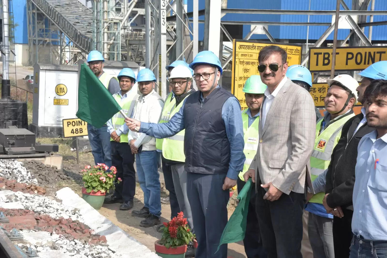 अनूपपुर: अल्ट्राटेक सीमेंट में होगा फ्लाई ऐश का उपयोग, मैहर के लिए रवाना की पहली रेल रैक