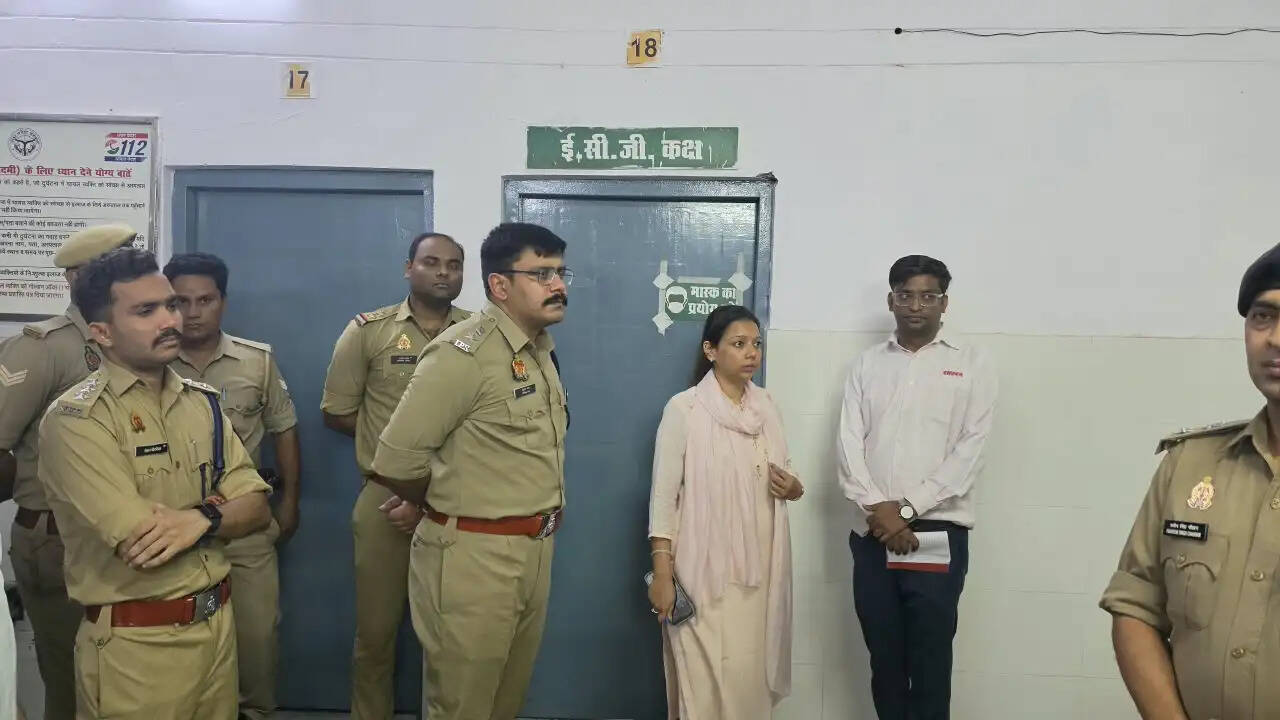 बागपत के खेकड़ा में सड़क हादसा, 4 की मौत, 32 घायल
