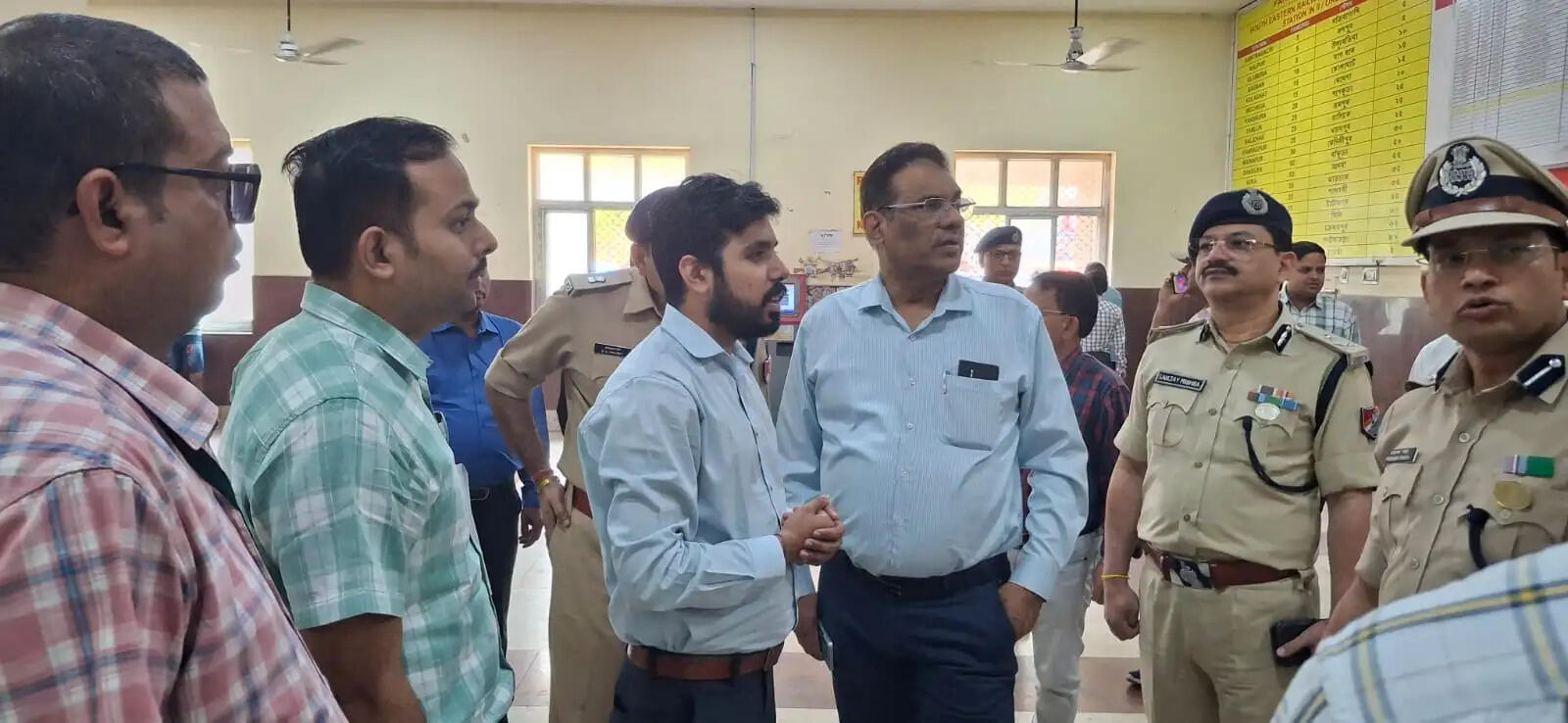 खड़गपुर रेल मंडल द्वारा शालीमार स्टेशन पर यात्री सुविधाओं का जायजा