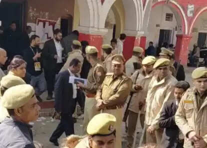 फर्रुखाबाद : कड़ी सुरक्षा व्यवस्था के बीच यूपी बार काउंसिल का चुनाव जारी