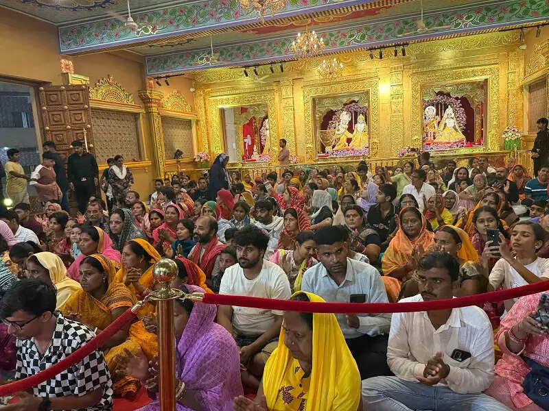 कुबेरेश्वरधाम पर राधा नाम संकीर्तन में उमड़ा आस्था का सैलाब, पंडित प्रदीप मिश्रा ने दिया अच्छे कर्म करने का संदेश