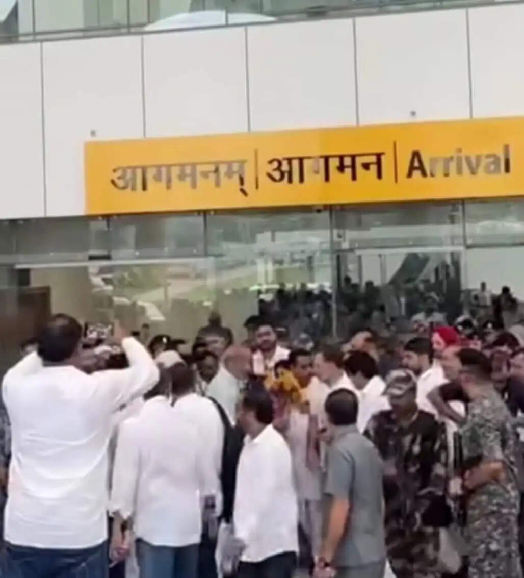 देहरादून एयरपोर्ट पहुंचने पर राहुल&nbsp;गांधी का हुआ स्वागत