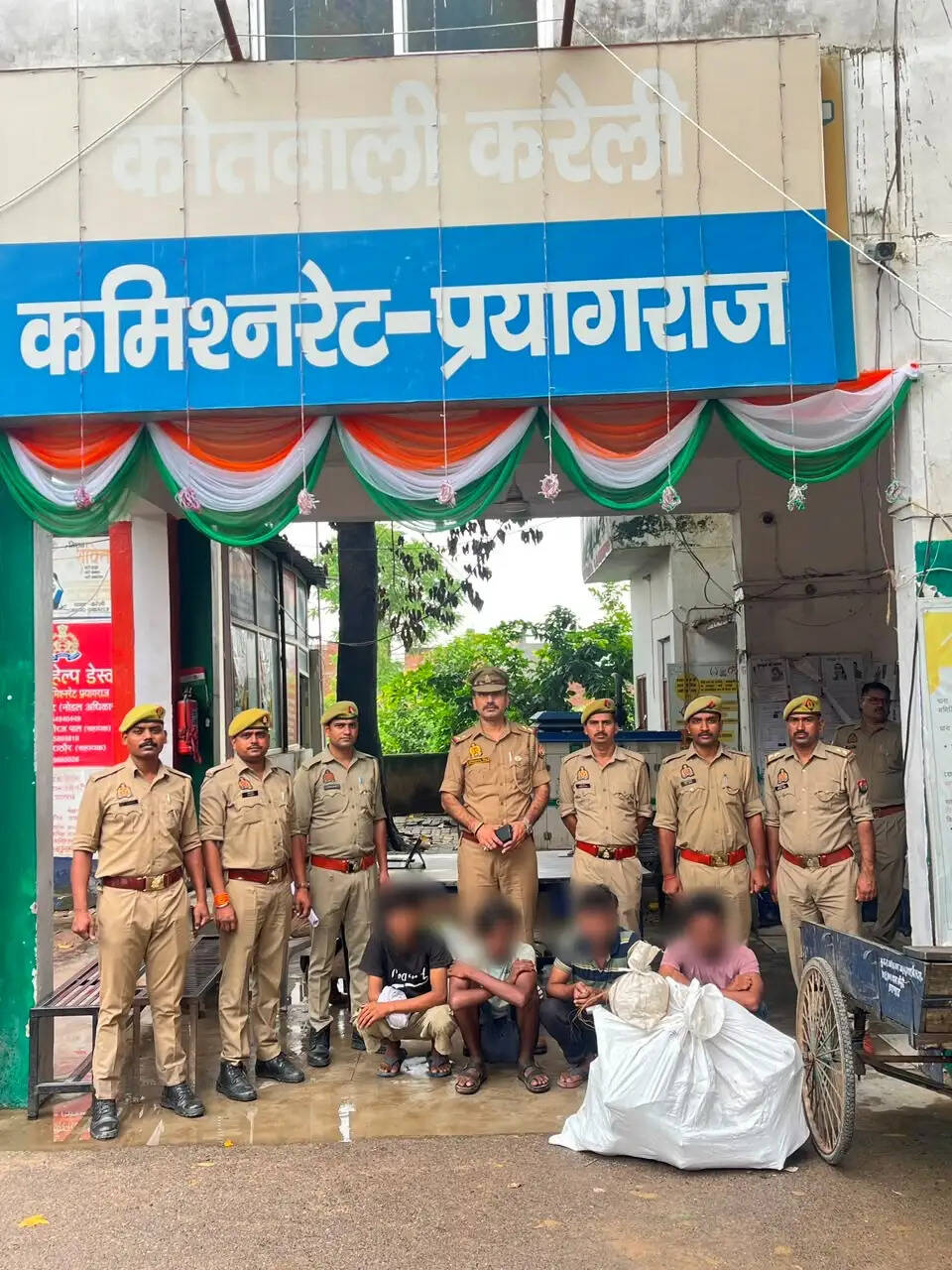 गिरोह के चार चाेर गिरफ्तार,&nbsp;कटर मशीन समेत अन्य सामान बरामद