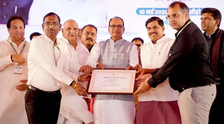 गांवों की जीवन धारा बनी प्रधानमंत्री ग्राम सड़क योजना : मुख्यमंत्री डॉ. यादव