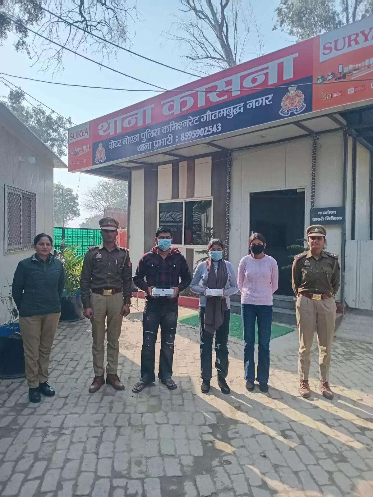 अविवाहित अधेड़ किसान को हनी ट्रैप में फंसाकर पांच लाख लूटने वाली दो सगी बहनों समेत तीन गिरफ्तार