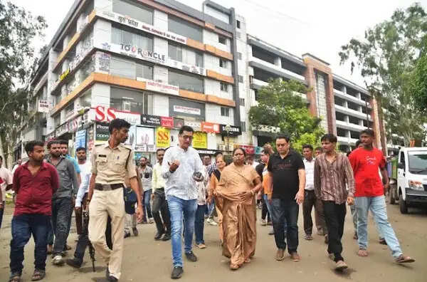 न्यू मार्केट में महिला चालकों के लिए आरक्षित रहे पिंक पार्किंग, महापौर ने दिए व्यवस्था सुधार के निर्देश