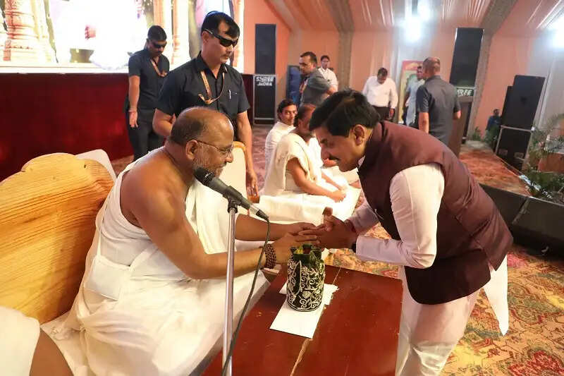 संत और सनातन संस्कृति ही समाज को दिखाते हैं सही दिशा : मुख्यमंत्री डॉ. यादव