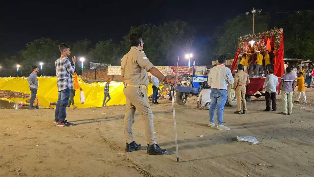 जिले भर में लगभग 2150 प्रतिमाओं का विसर्जन किया गया