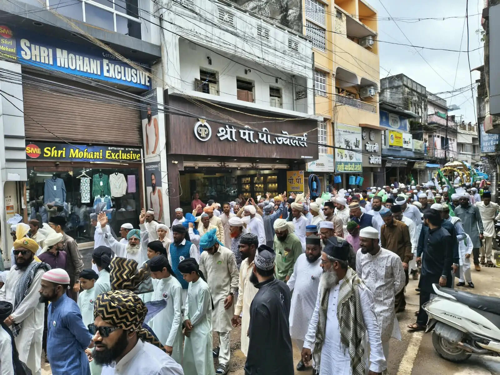ईद मिलाद-उन-नबी पर निकला भव्य जुलूस, समाजजनों में दिखा उत्साह