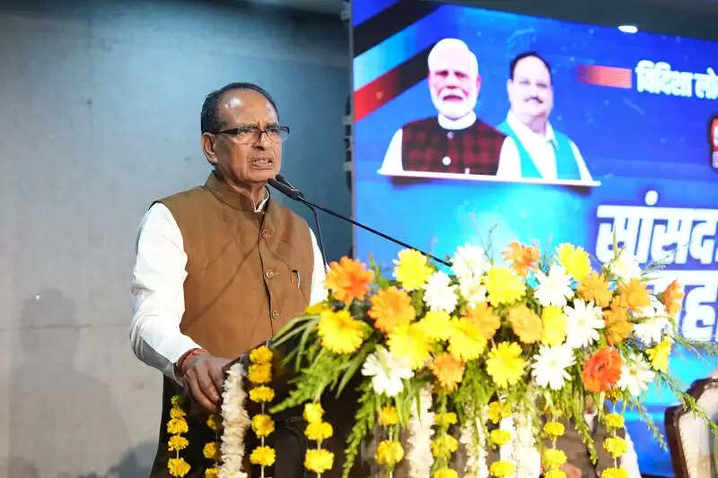 बीमार व्यक्ति की सेवा मेरे लिए राजनीति से ऊपर : शिवराज सिंह चौहान