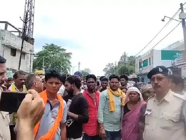 रायसेन:&nbsp;आंगन में खेल रहे ढाई साल के मासूम को ट्रैक्टर ने कुचला, मौत,&nbsp;परिजनों का चक्काजाम