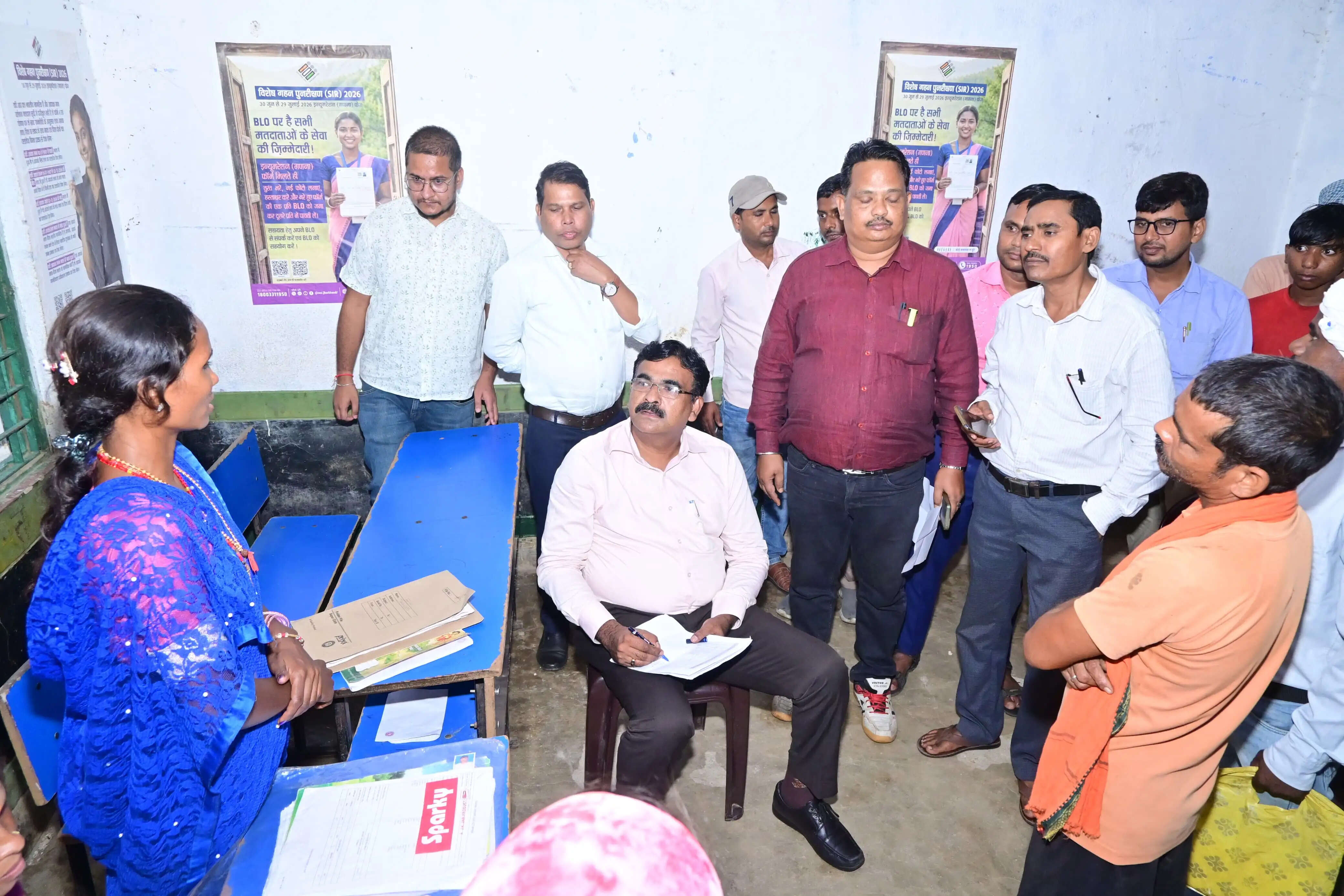 विशेष डिजिटाइजेशन कैंप का मुख्य निर्वाचन पदाधिकारी ने किया निरीक्षण