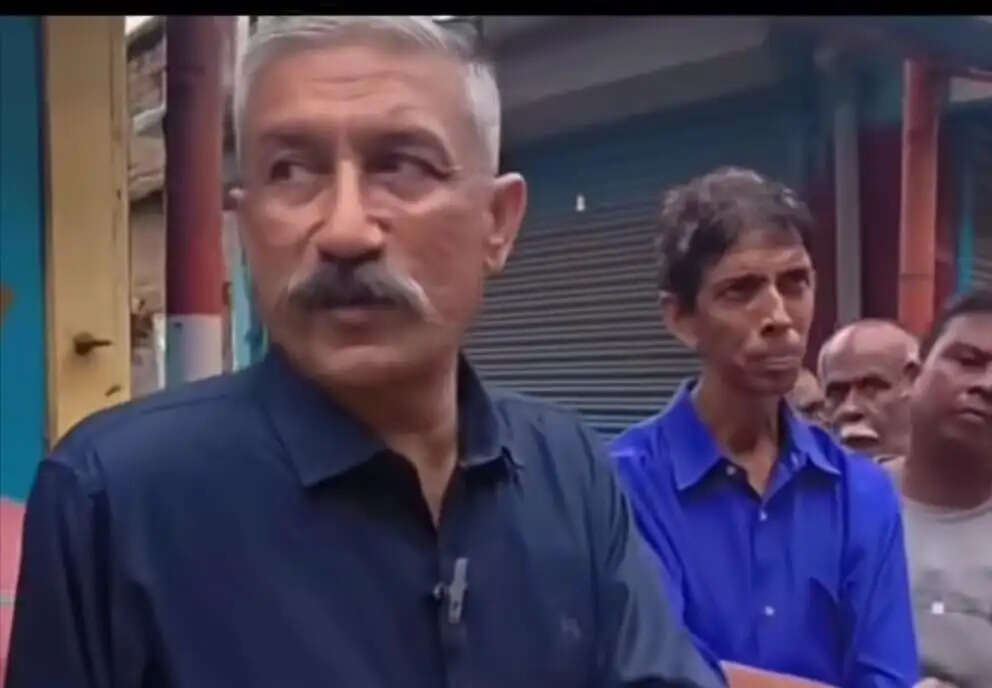 नवग्राम में अवैध सैलून और गैरेज पर सख्त रुख, विधायक दीपांजन चक्रवर्ती ने दी कानूनी कार्रवाई की चेतावनी