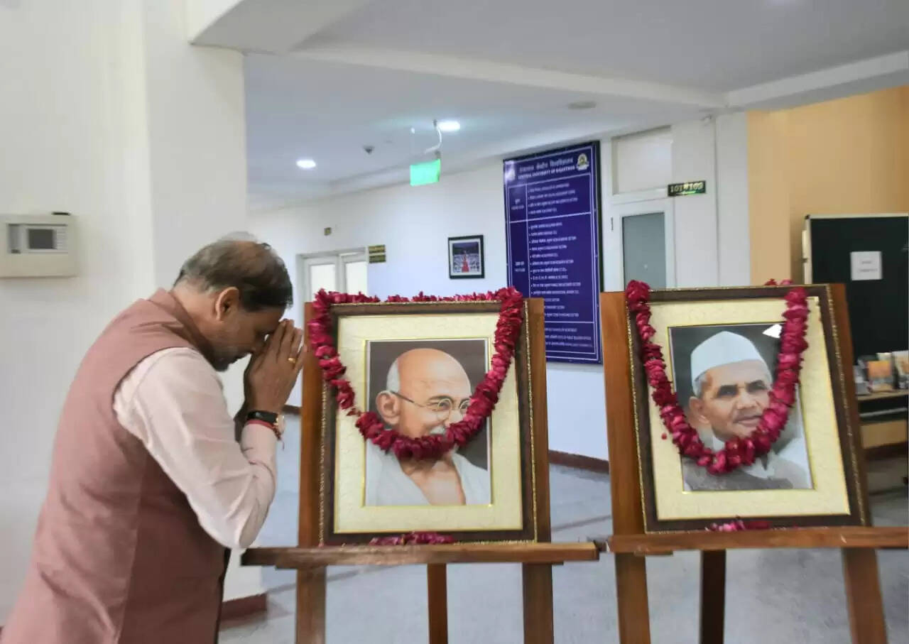 महात्मा गांधी और लाल बहादुर शास्त्री की जयंती मनाई