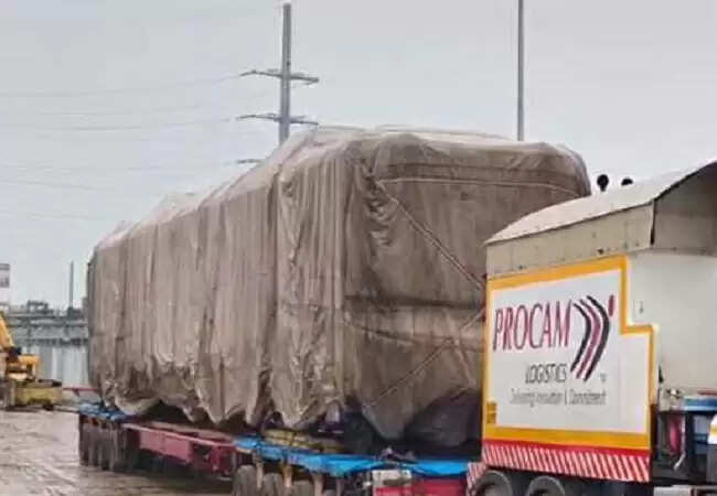 तीन मेट्रो कोच पुणे से पहुंचे पटना, 15 अगस्त काे शुरू हाेगा मेट्रो का संचालन
