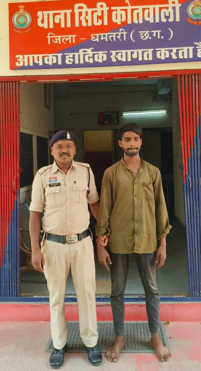 धमतरी में नशे पर कड़ी कार्रवाई: सार्वजनिक स्थान पर हेरोइन सेवन करते युवक गिरफ्तार